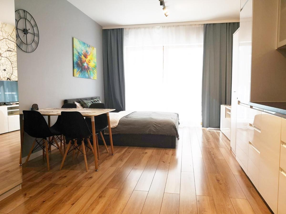 Novum Apartment With Parking Cracovia Exterior foto